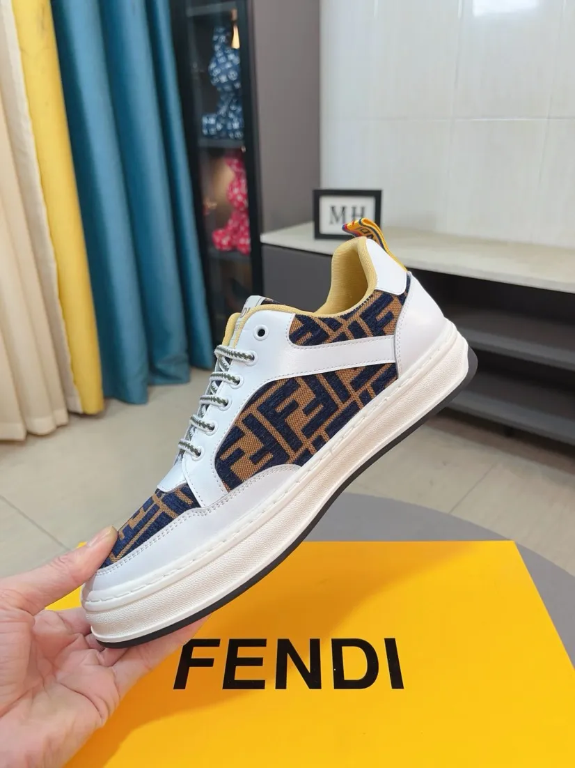 Men's shoes 💰400🌹🌹[FENDI] Fendi's classic and comfortable men's shoes, this complex sneaker is made of soft calfskin➕genuine leather lining➕original ultra-light rubber material with rough outsole. This unique light style is suitable for the casual and refined sensibility of this season. It is comfortable and natural on the feet. It is an everyday style for casual travel in autumn and winter! 38/44